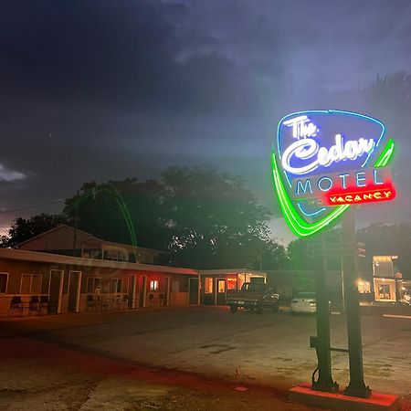 The Cedar Motel Sandusky Extérieur photo