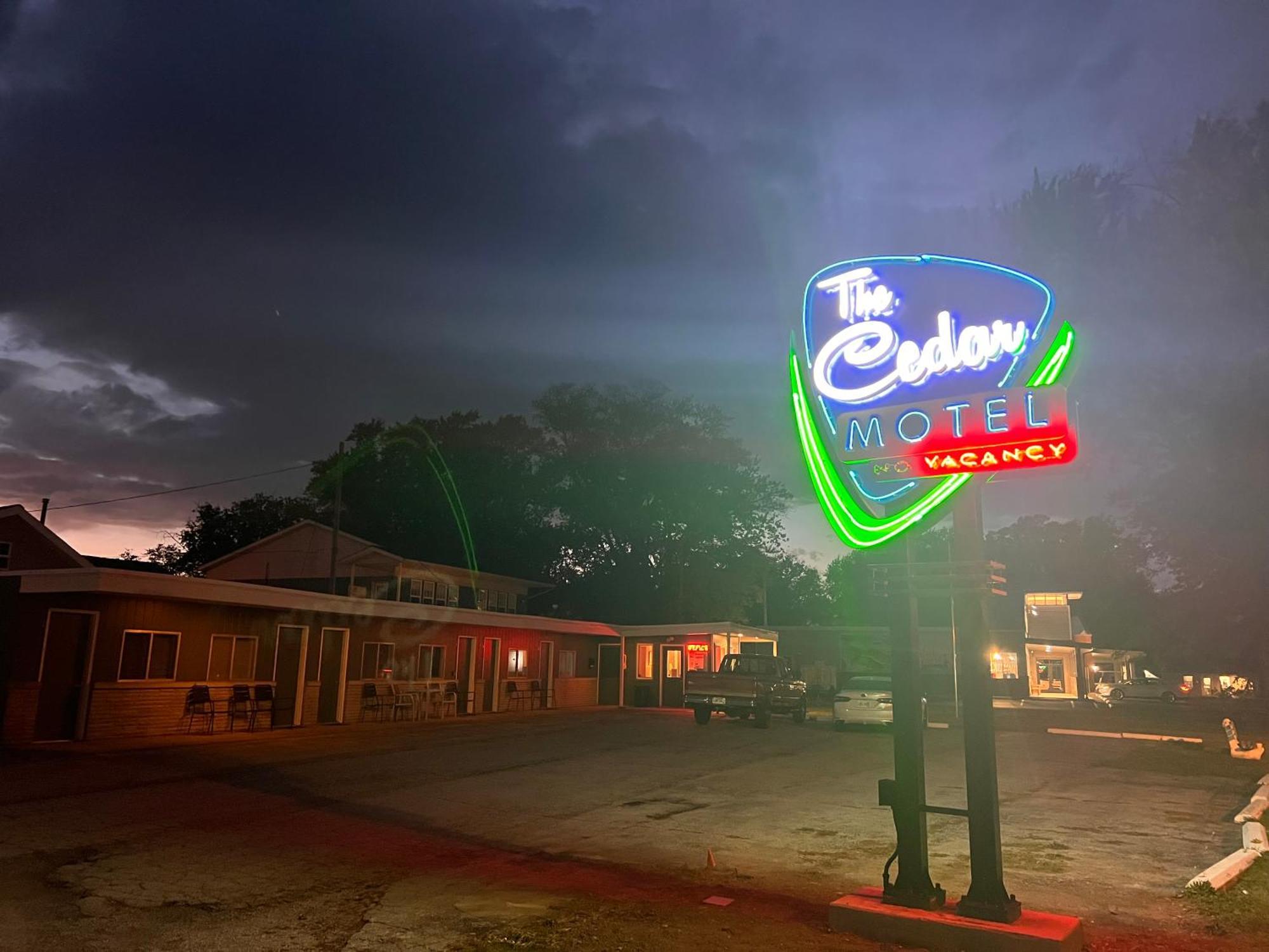 The Cedar Motel Sandusky Extérieur photo
